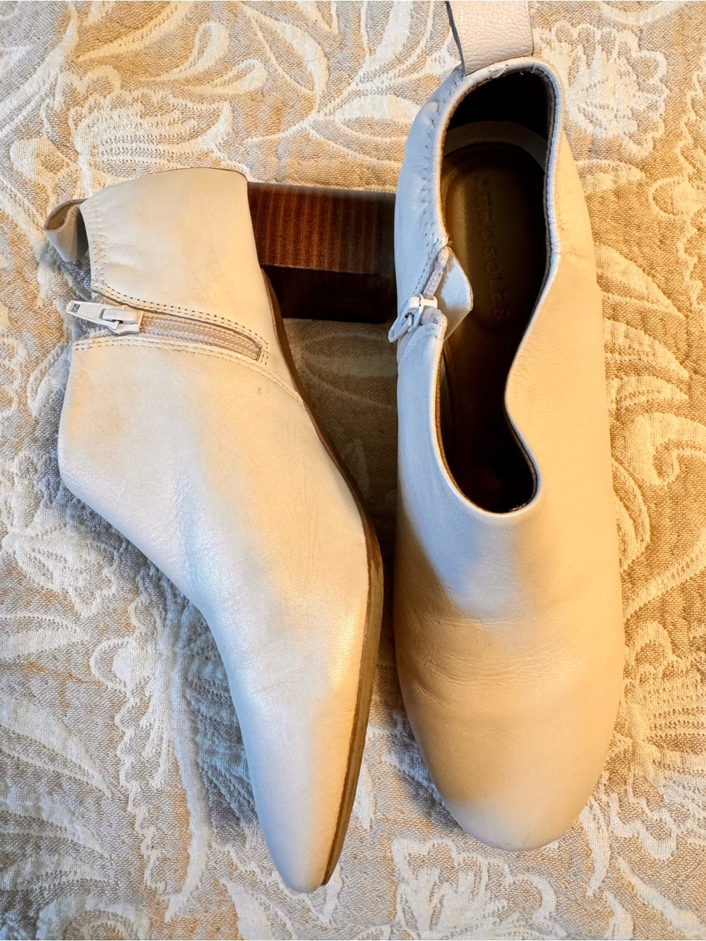 Aerosoles Cayuta Ivory Leather Ankle Booties Side Zip Block Heel Size 10